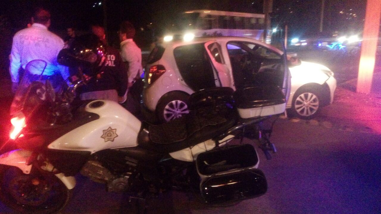Chocan dos carros a la salida de León