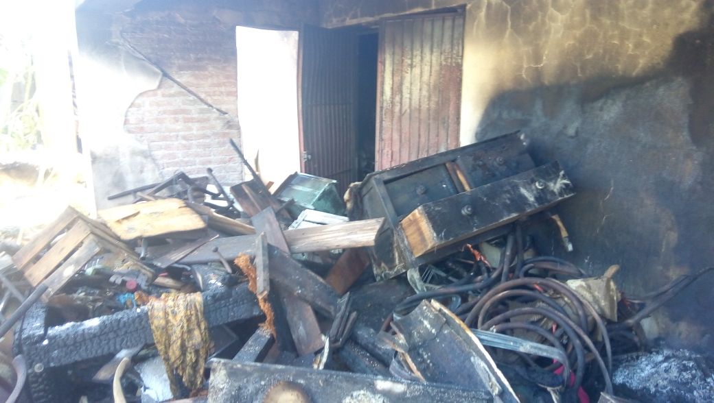 Arrasan llamas con bodega