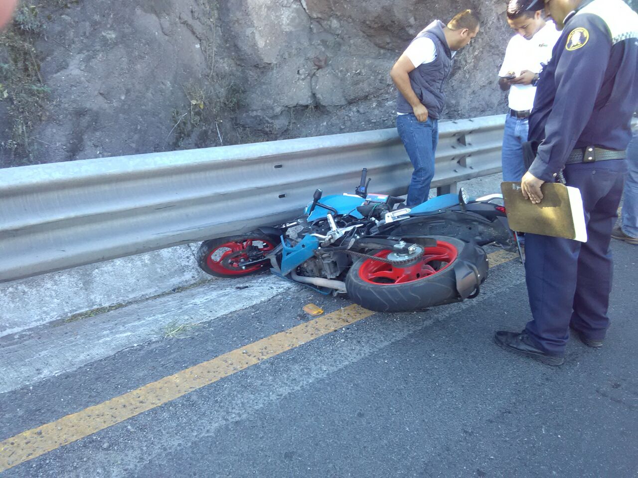Casco le salva la vida