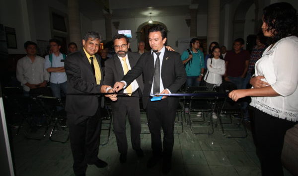 Exposición pictórica de egresado de Derecho, se exhibe en la UG