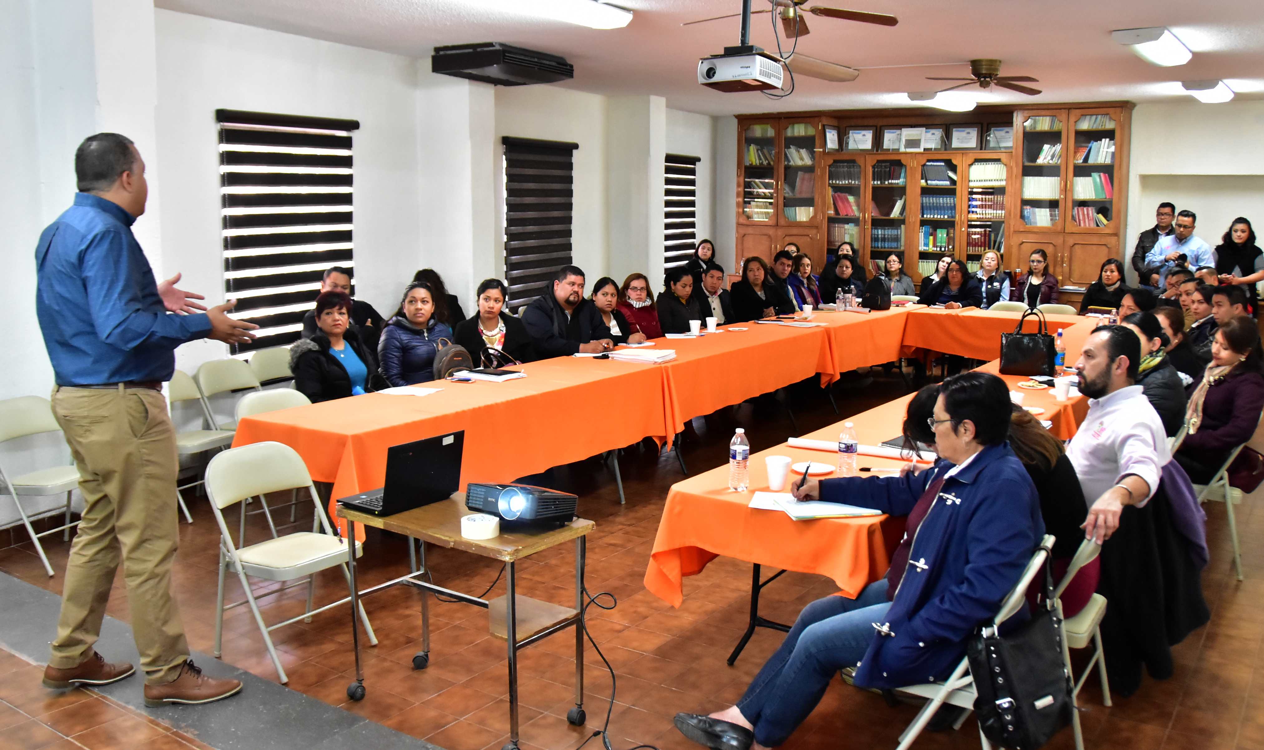 DIF estatal imparte capacitación a los 52 CEMAIV