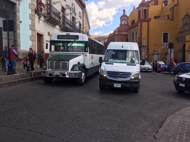 Llama alcalde a transportistas a no demandar y mejor trabajar