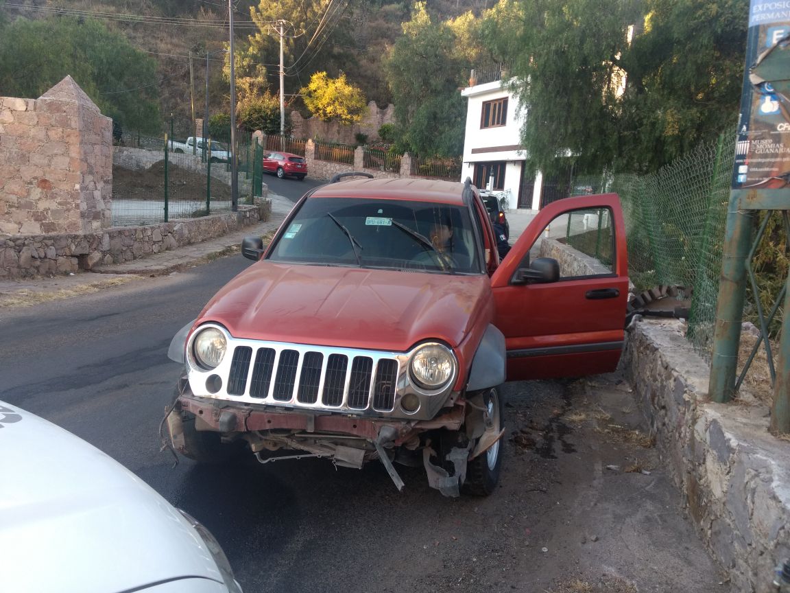 Se impacta contra barda