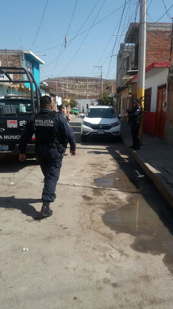 Adolescentes roban camioneta