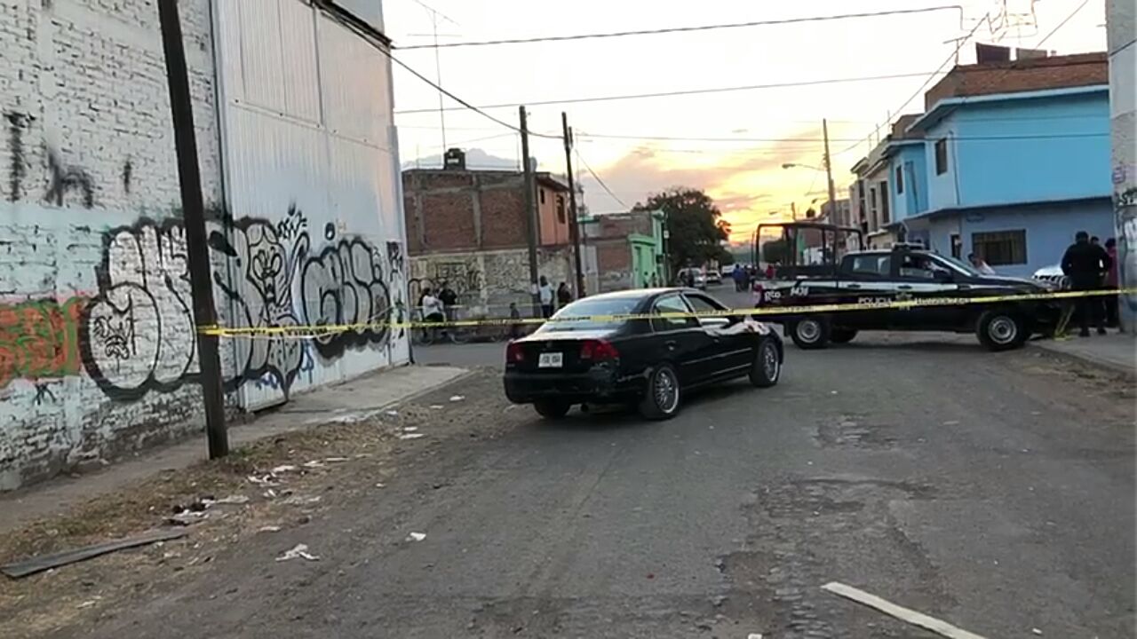 Le dan un ‘levantón’ frente a su hijo