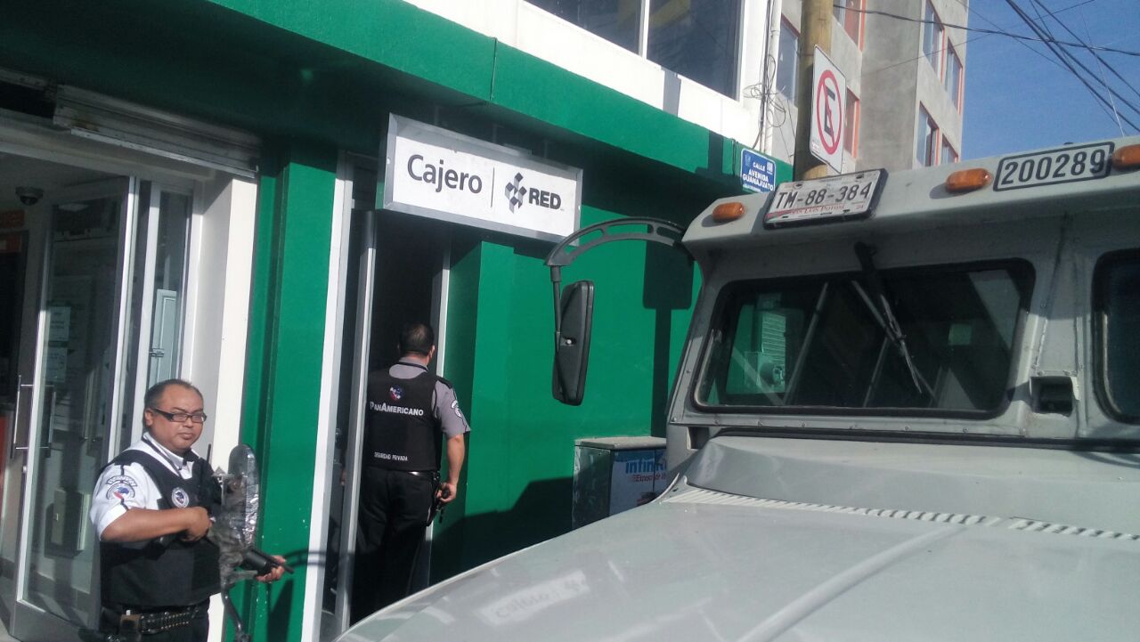 Se roban cajero automático del Banco Azteca