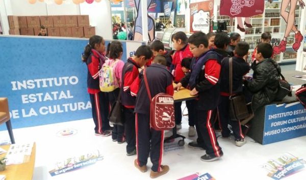 Asisten estudiantes y familias al Pabellón Guanajuato