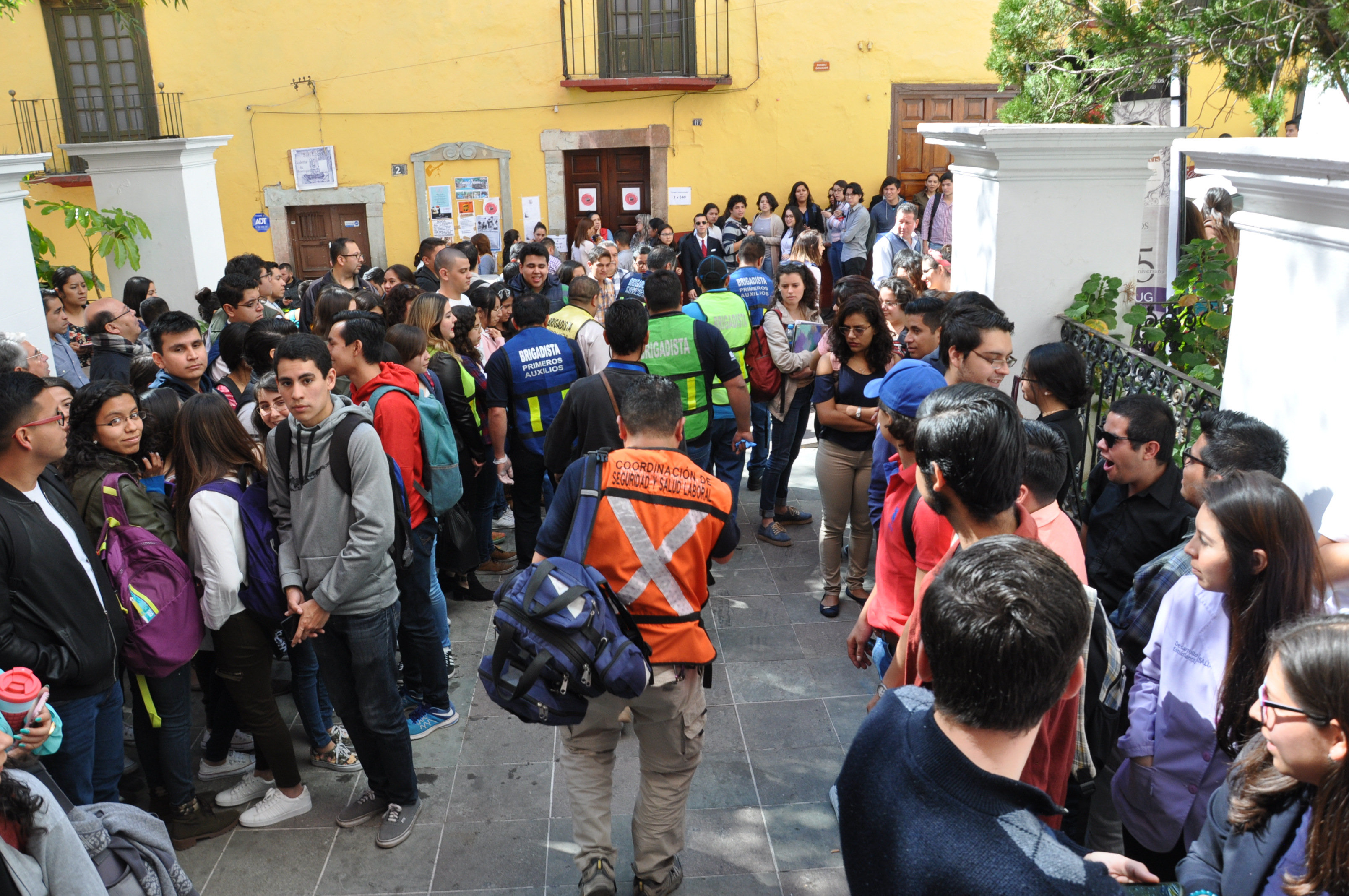 Evacuan edificio central de la UG por simulacro