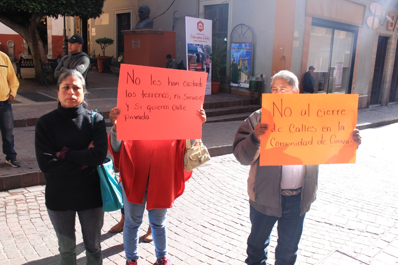 Exigen habitantes de Cuevas se abra vialidad pública