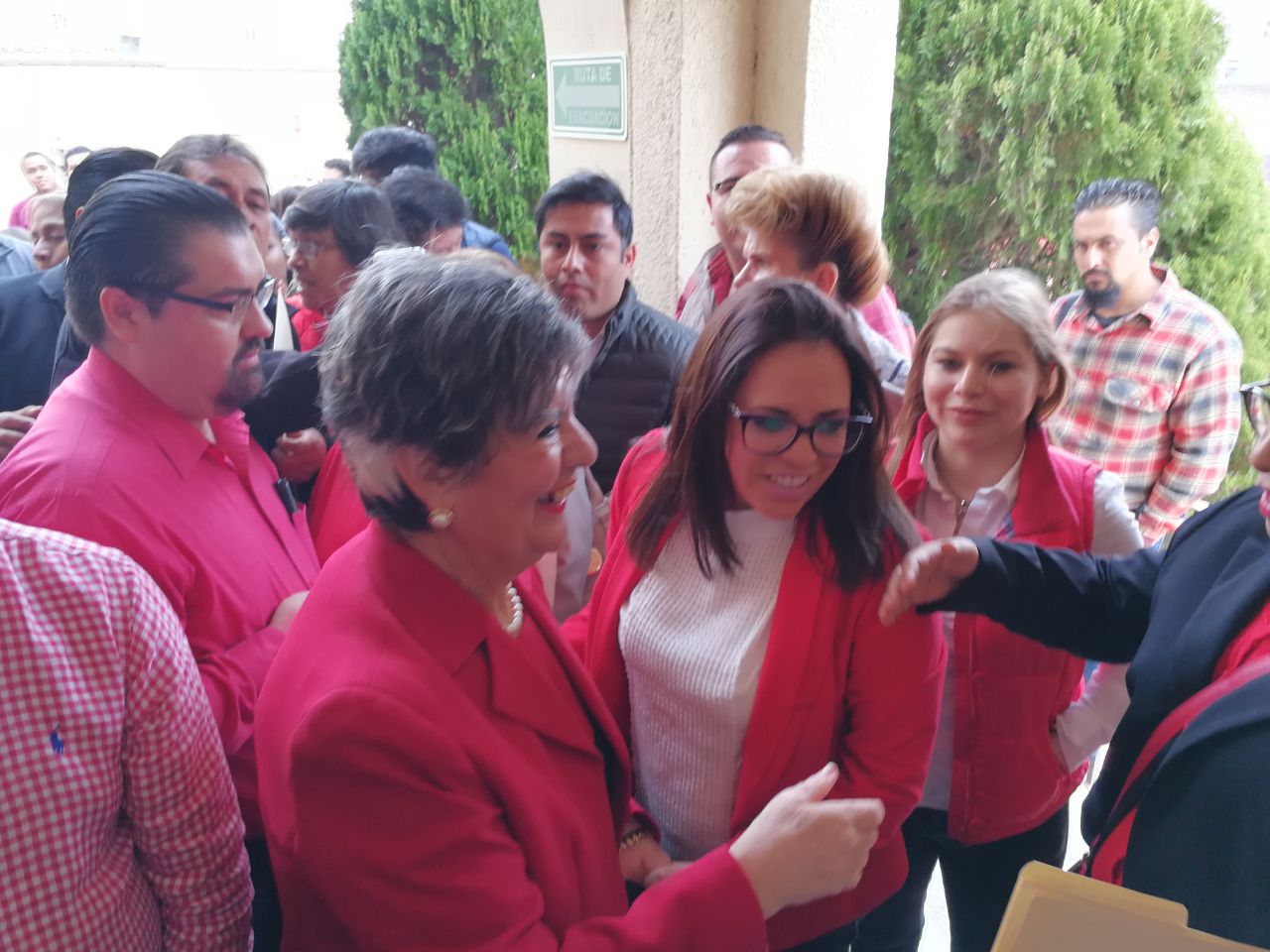 Pelean tres mujeres candidatura del PRI por alcaldía