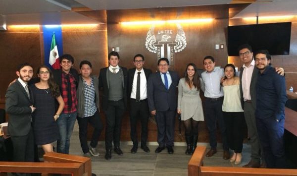 Equipo de Debate de la UG gana el Primer Campeonato Estatal de Debate Británico Parlamentario
