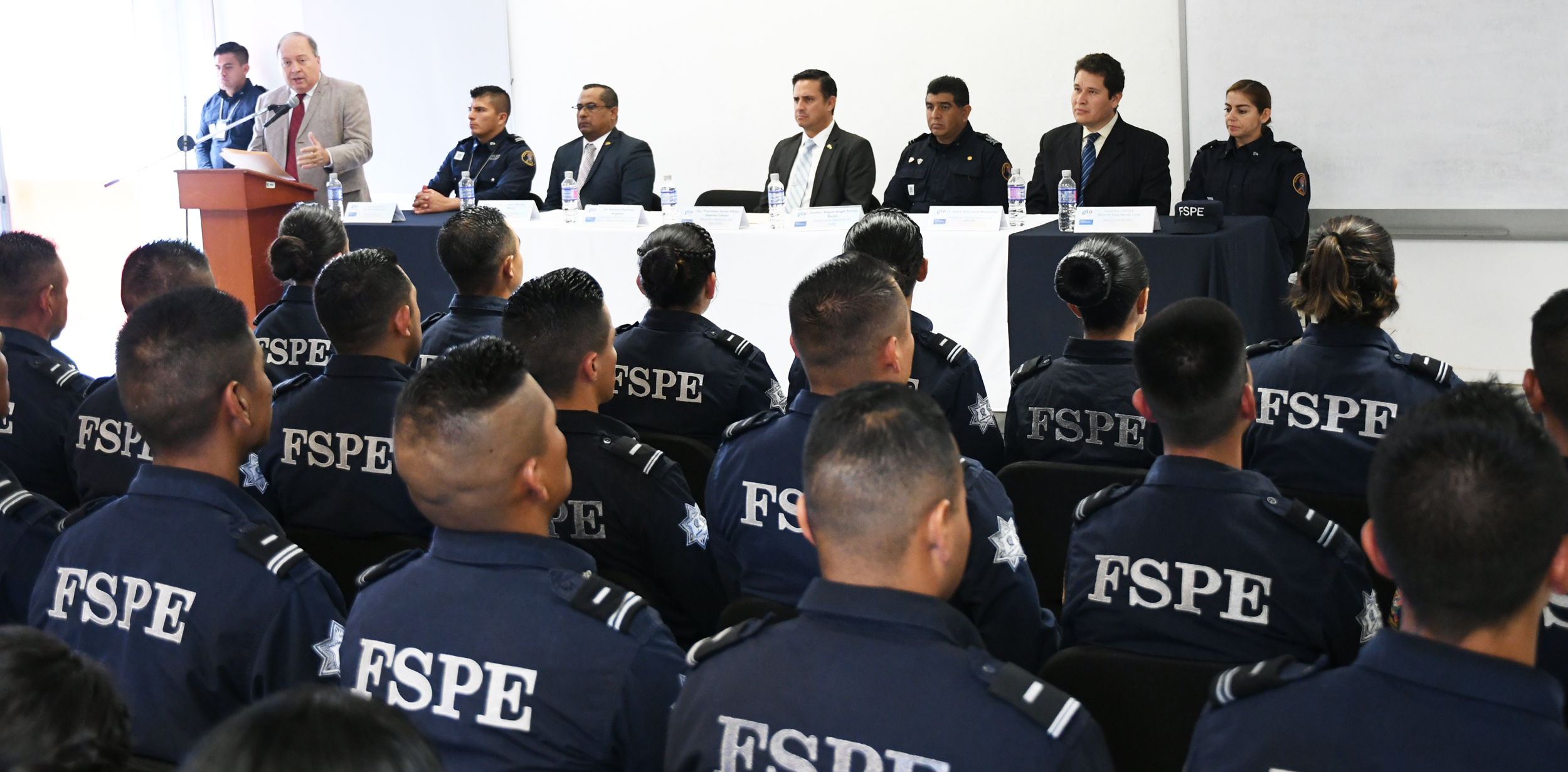Se integran 42 nuevos policías a las FSPE