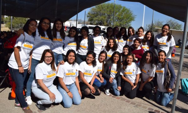Alumnas UG motivan a mujeres a ganar espacios en las ingenierías