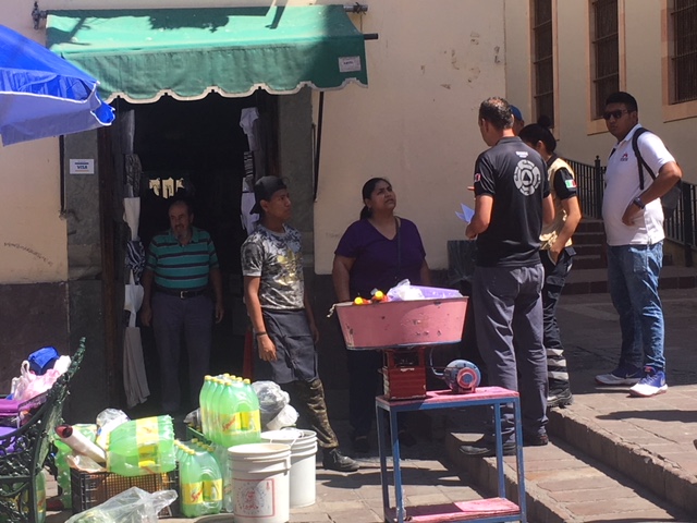 Puestos de comida cumplen con las normas de PC