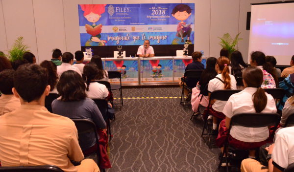 UG lleva universos microscópicos a la Feria Internacional de la Lectura Yucatán