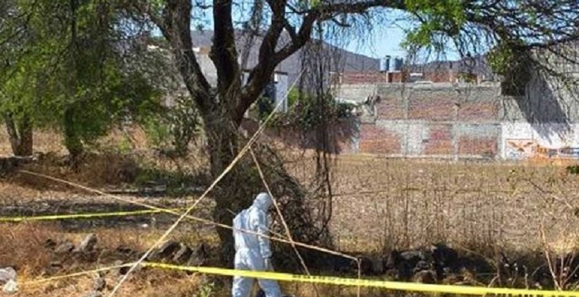 Asesinan a tres hombres y una mujer