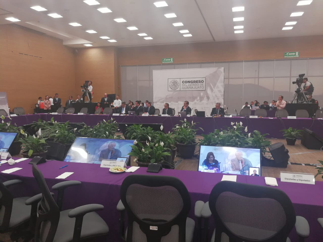 Diputados desaíran análisis del Informe ejecutivo