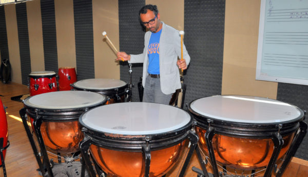 Iván Manzanilla, uno de los percusionistas más talentosos de México