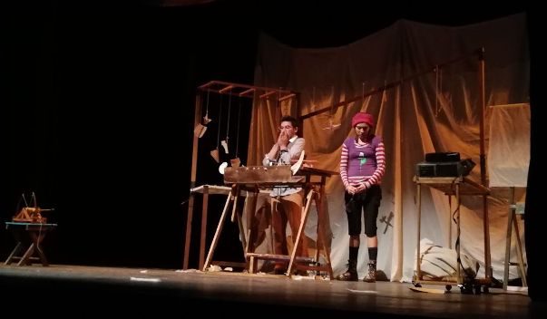 La obra de teatro infantil “Pajarita” logró cautivar a chicos y grandes en el Cervantes