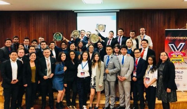 Egresados UG obtienen el primer lugar en Competencia Nacional de Litigación Oral