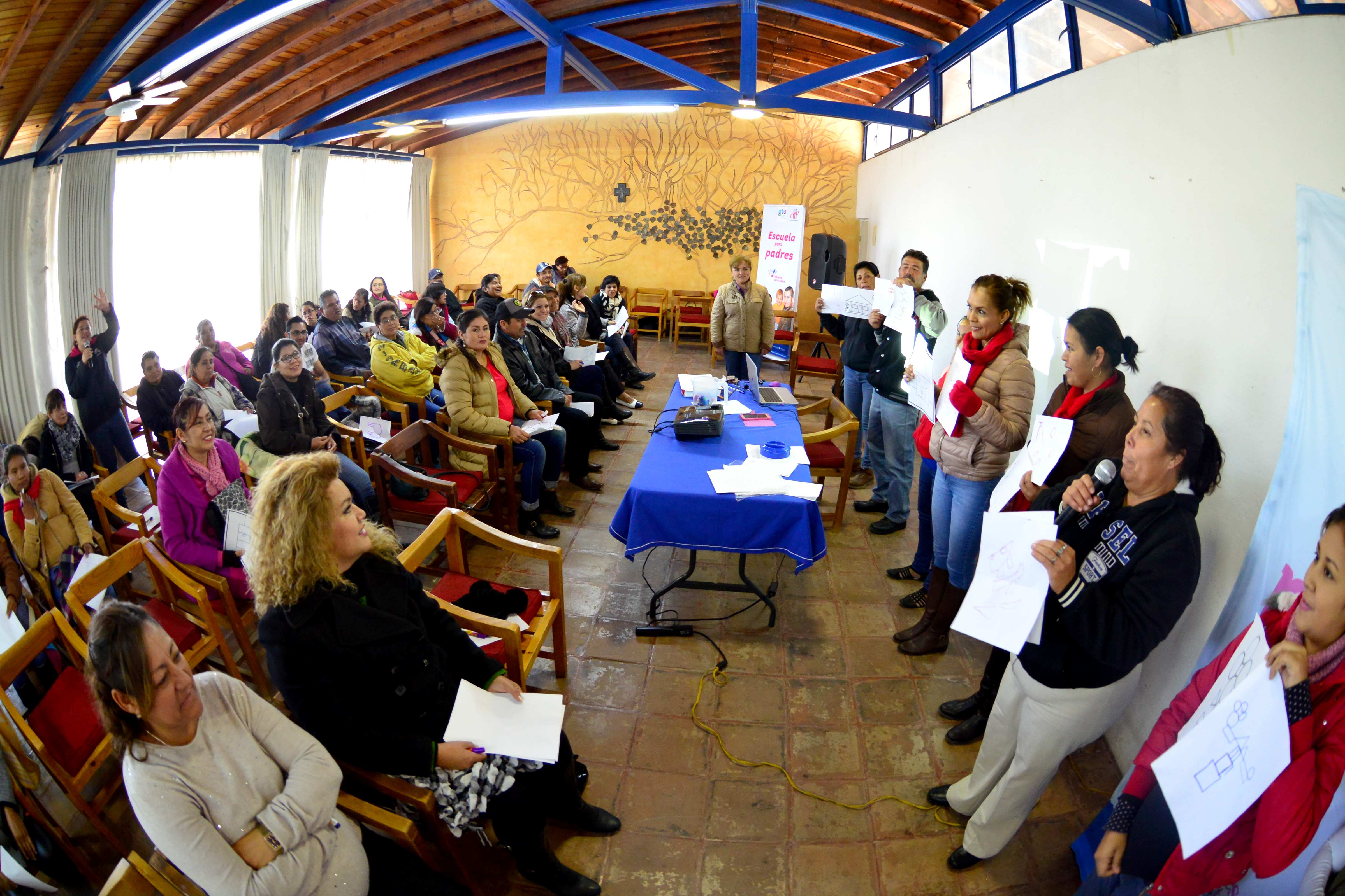 DIF estatal capacita a las familias a través de “Escuela para padres”