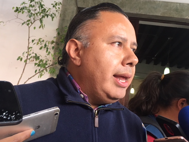 Edgar Castro no desmiente a Santiago García solo lo cataloga como ignorante
