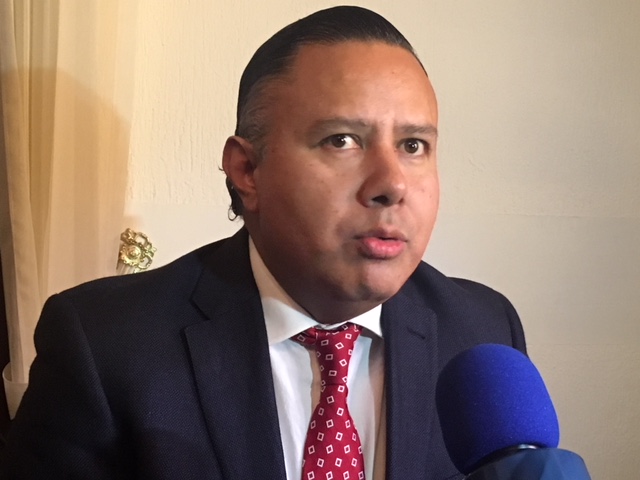 Edgar Castro mantiene la esperanza con su estacionamiento