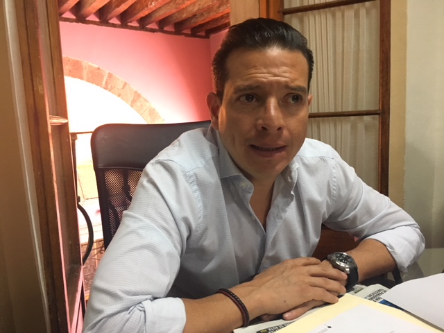 No se ha dado permiso para antenas, sostiene Adrián Camacho