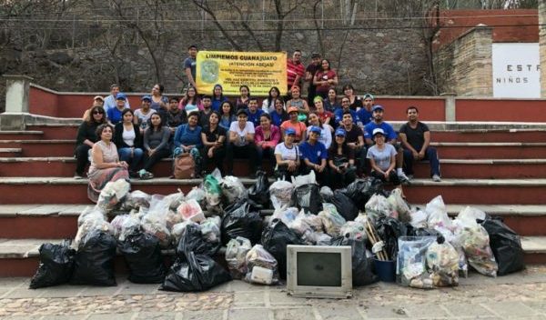 Estudiantes UG unen esfuerzos para mantener una ciudad limpia