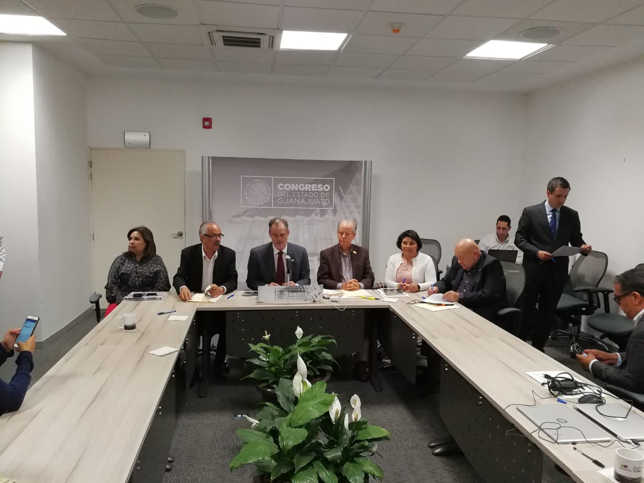 Modifican comisiones del Congreso por licencias de diputados
