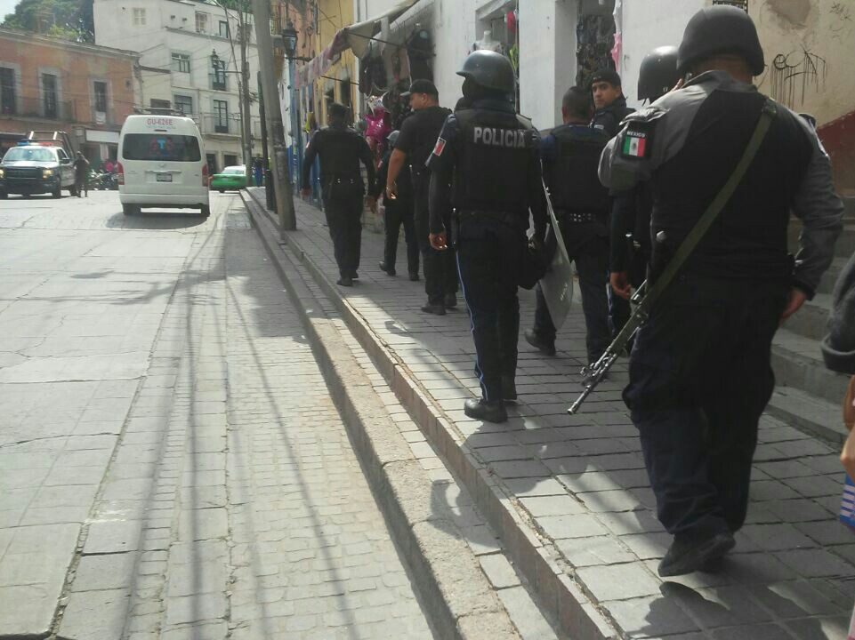 Protegen familiares a jóvenes para escapar de la policía