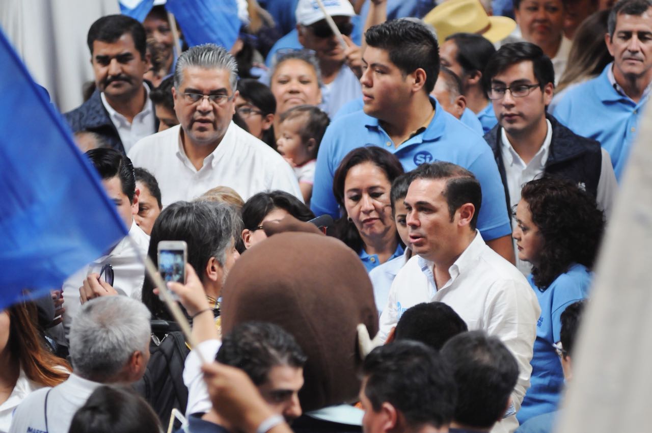 Aumentar la tarifa del transporte público para mejorar el servicio: Navarro