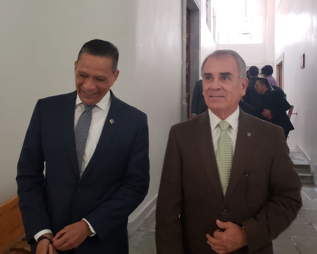 Exponen inquietudes estudiantes de la UG con el candidato del verde Felipe Camarena