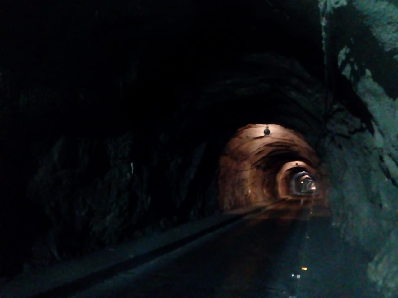 Asaltan a pareja dentro del túnel