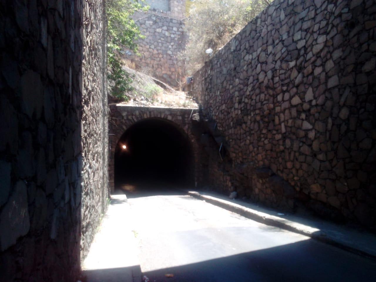 Detienen a un asaltante en túnel de Los Ángeles