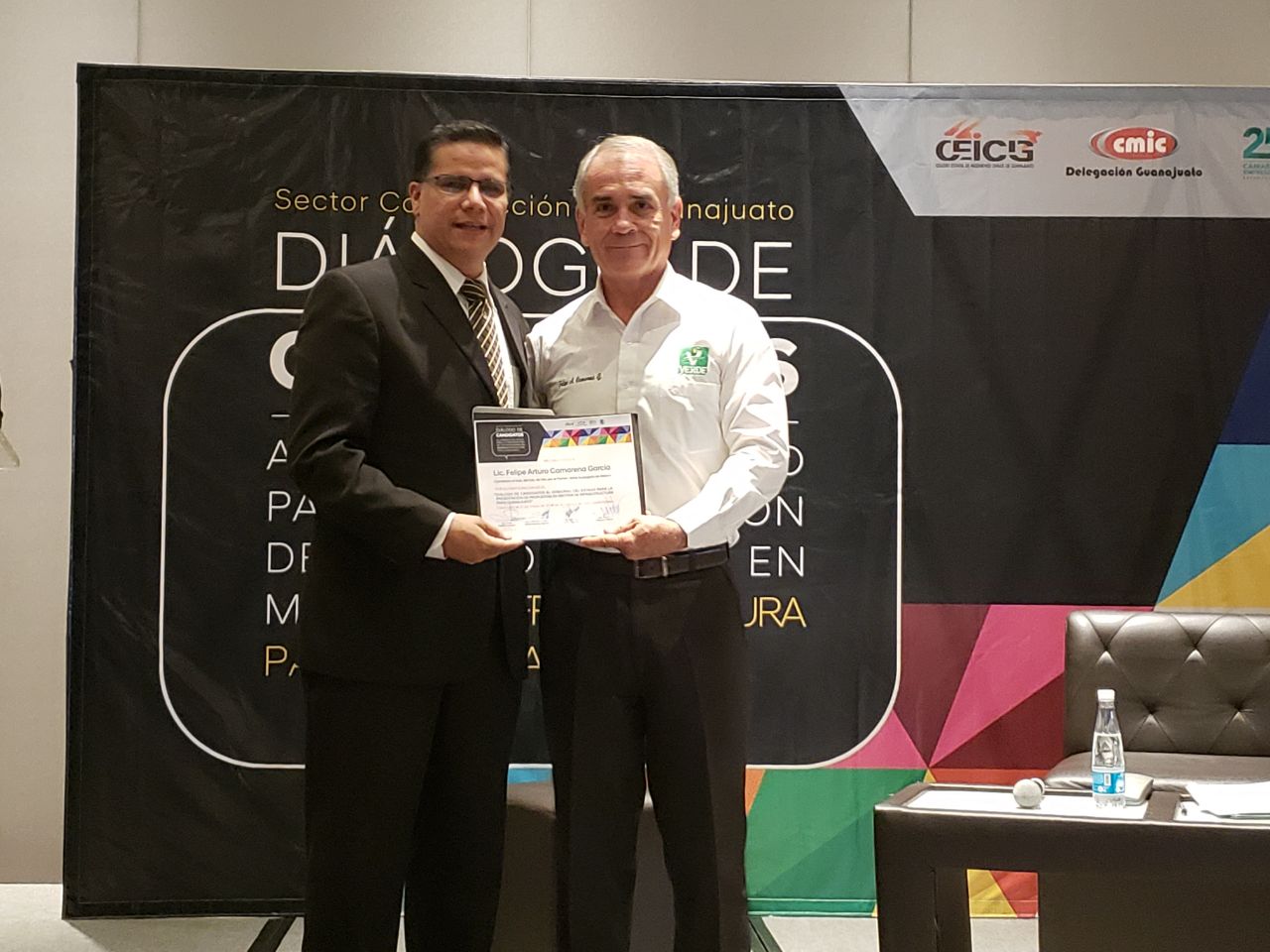 En mi gobierno no habrá más cobro de diezmo para asignar obra: Camarena