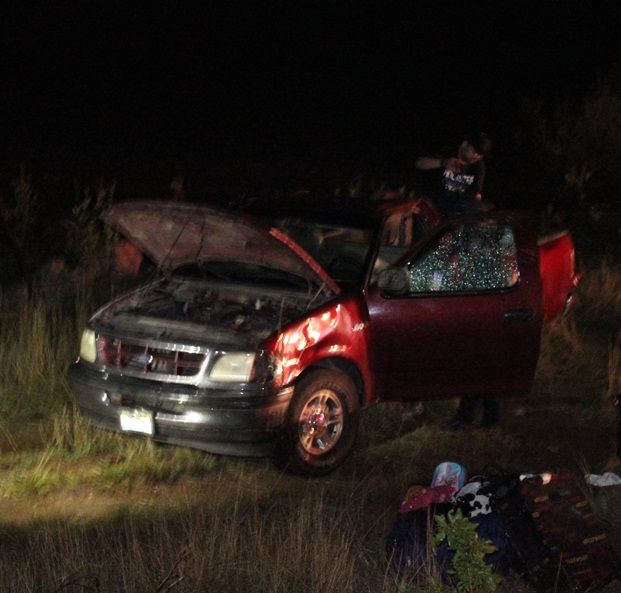 Fallecen niños en volcadura
