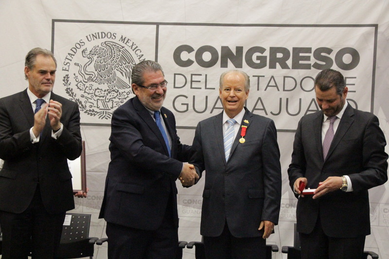 Recibe congreso distinción Henry Dunant