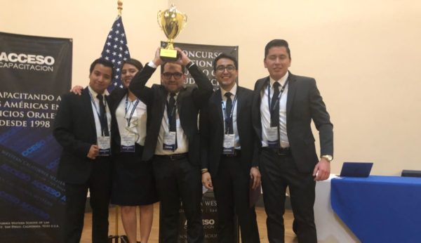 Equipo de Litigación Oral de la UG sigue cosechando éxitos con un nuevo primer lugar