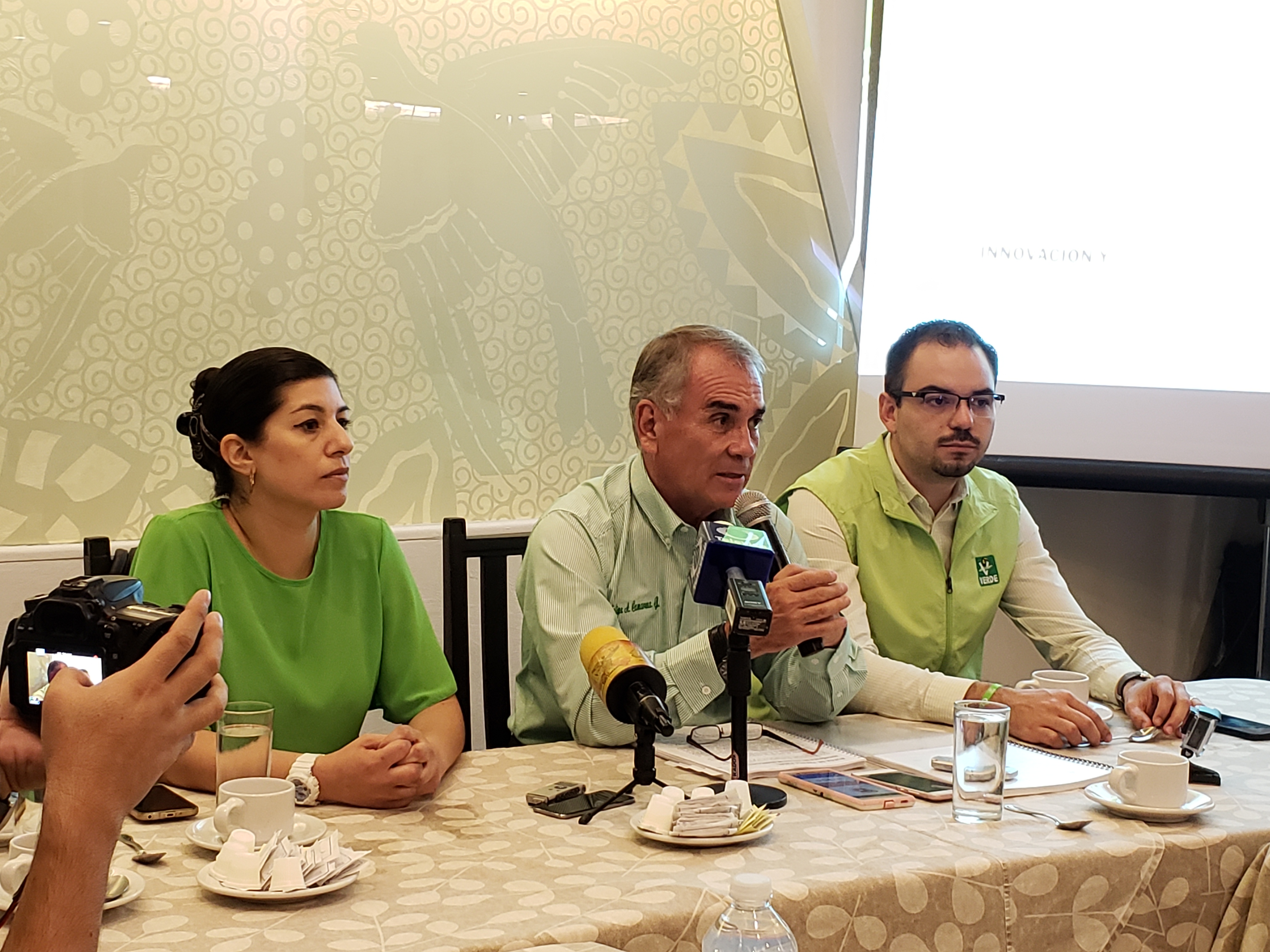 Camarena va contra la corrupción de los gobiernos panistas