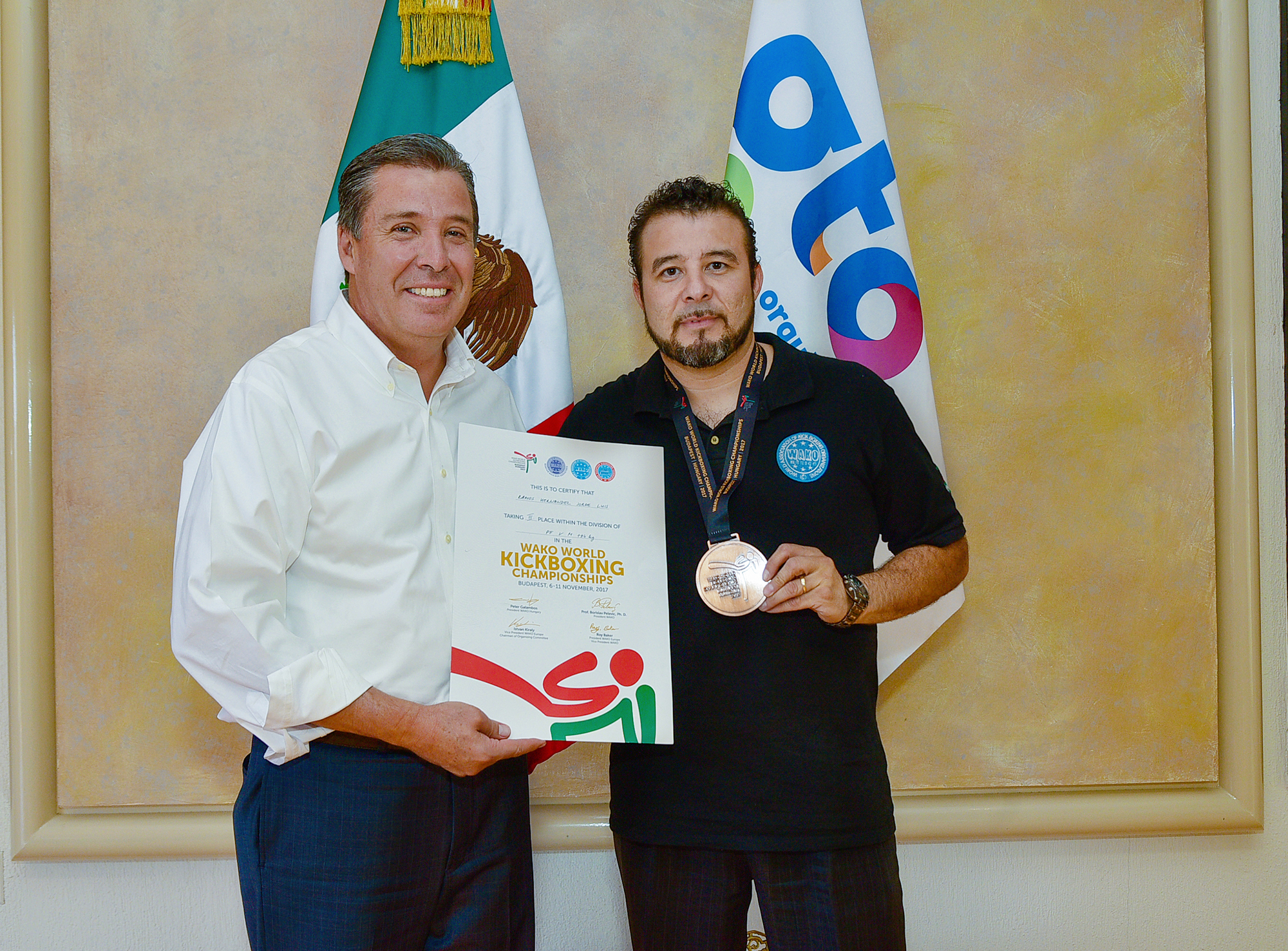 Gana celayense bronce en campeonato mundial de combate