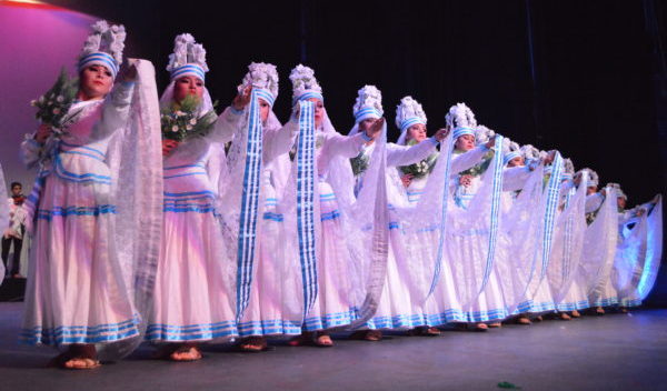 Iluminan de colorido el Teatro Juárez el BAFUG y el Ensamble Identidad y Folclor