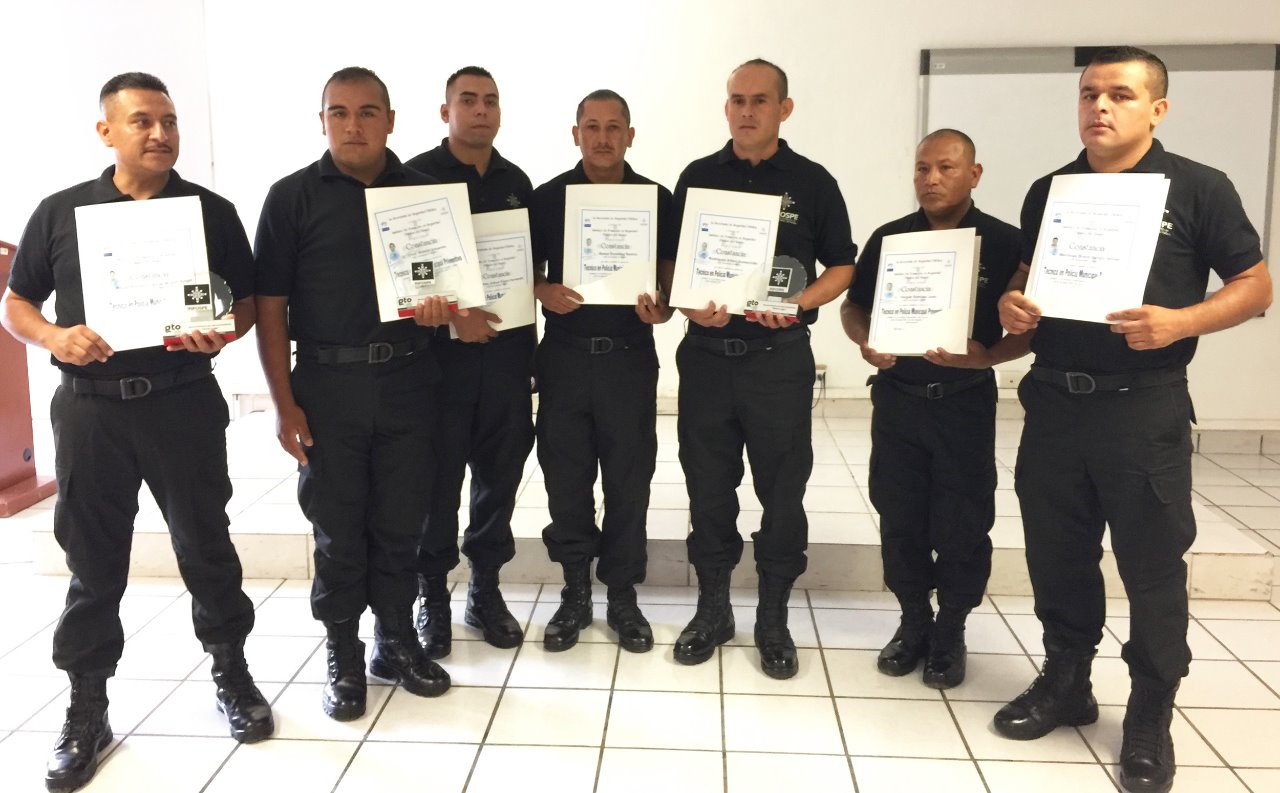 Egresan 7elementos de la Carrera de Técnico en Policía Municipal Preventiva en el INFOSPE
