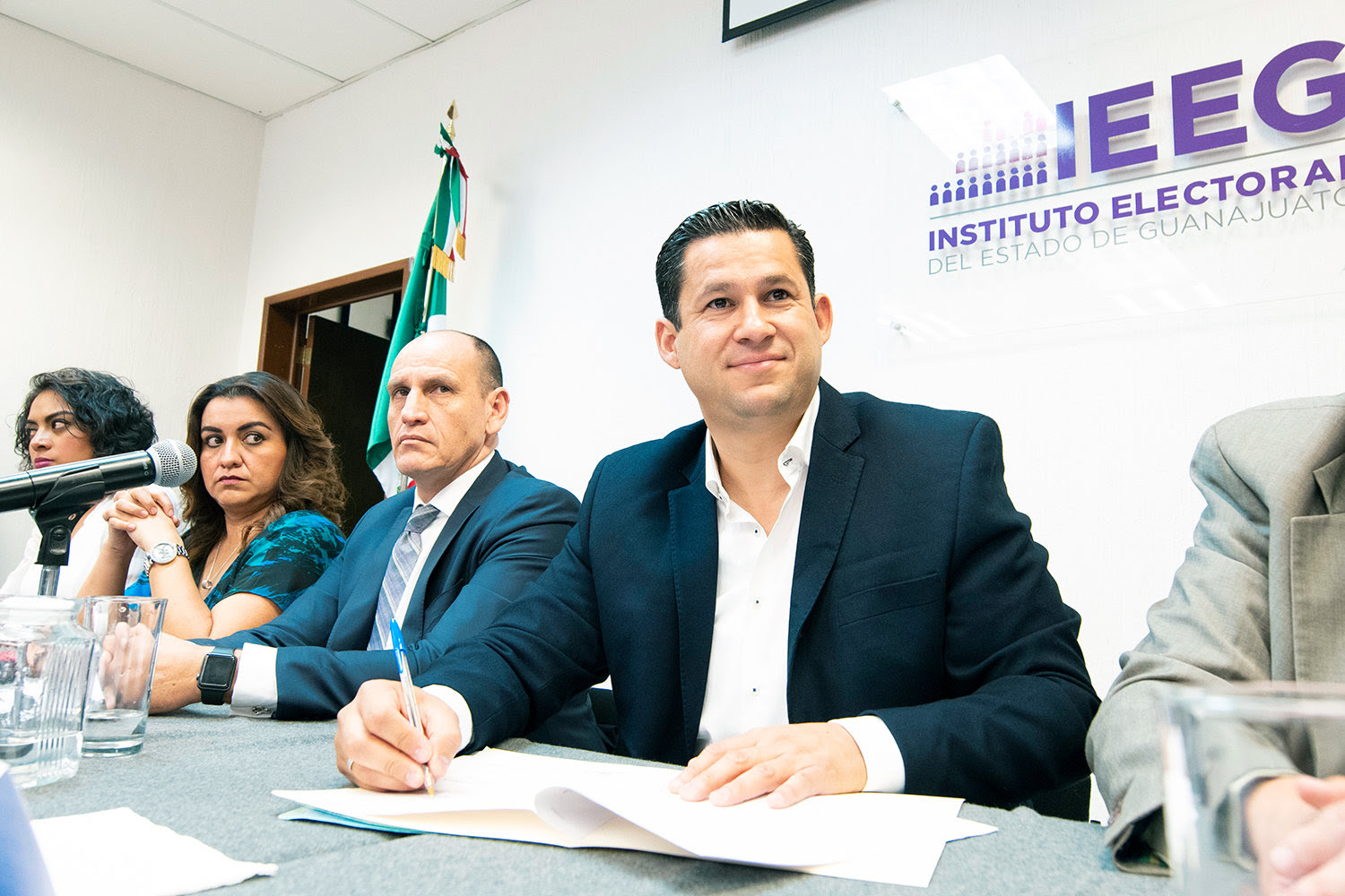 Invita Diego Sinhue a hacer campañas de altura al firmar Pacto de Civilidad