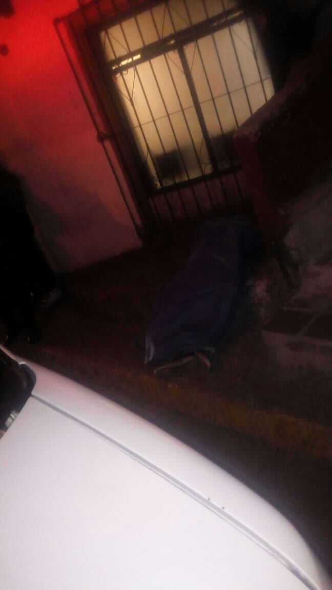 Apuñalan a adolescente en riña
