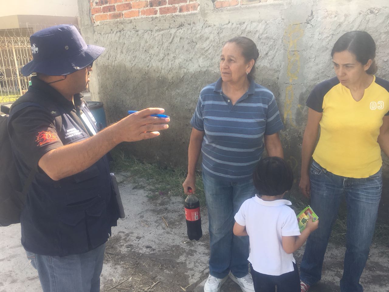 Llegan enseres domésticos a La Luz Texas en Celaya