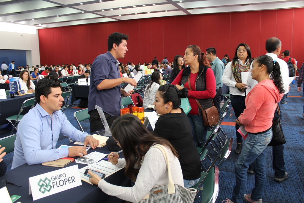 Acerca SDES oportunidades laborales a leoneses