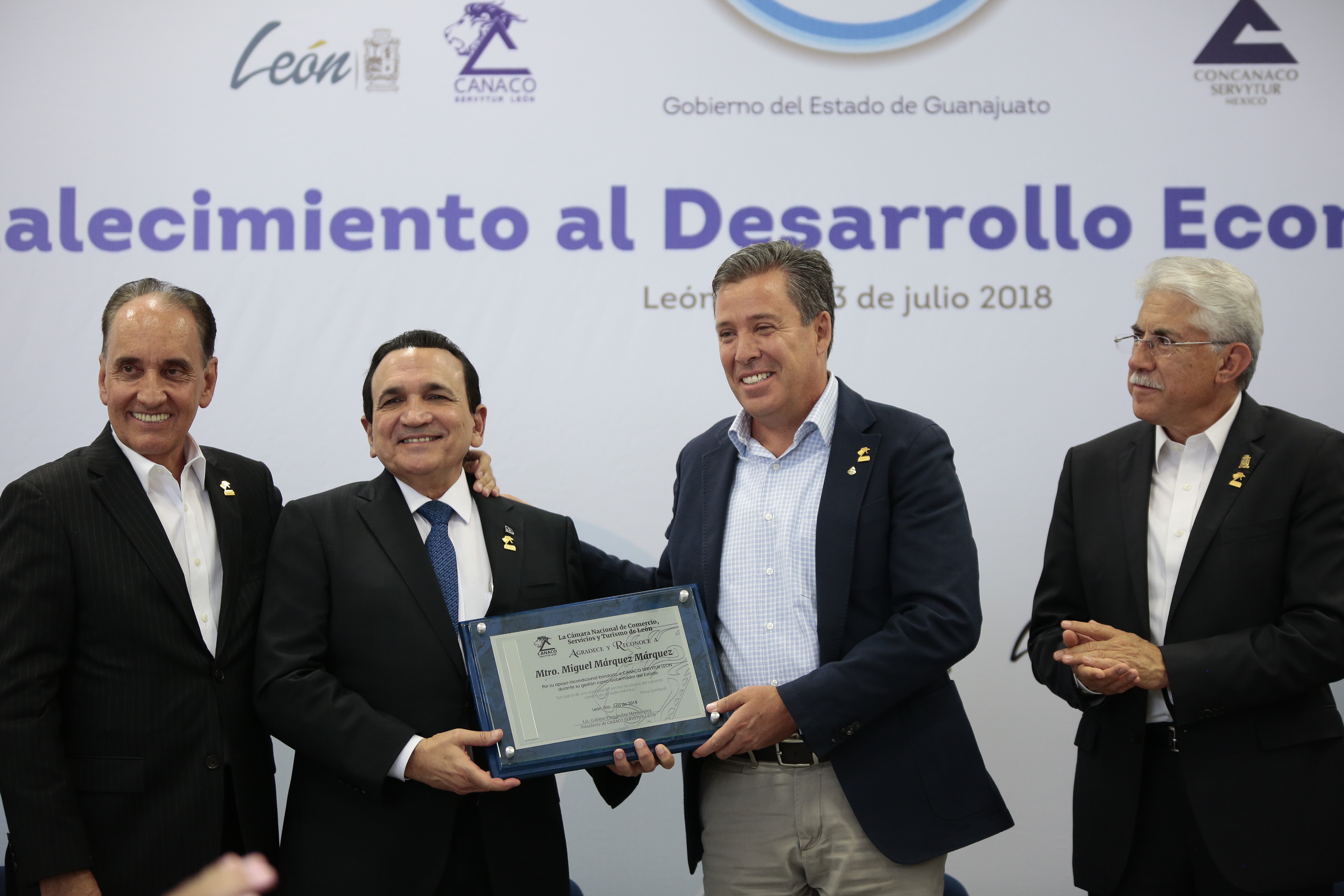 Entregan Distintivos Sello CANACO