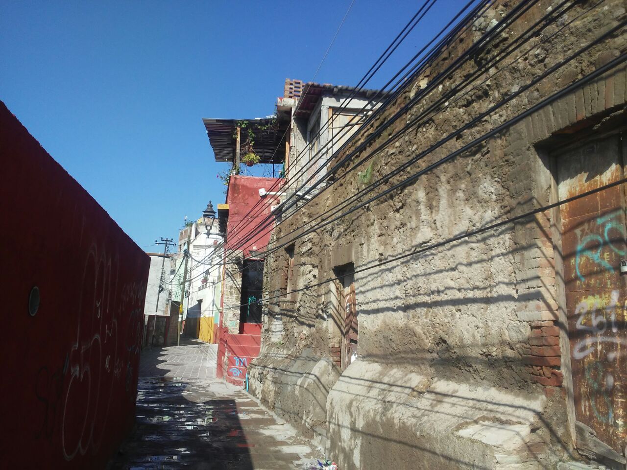 Temen por descarga eléctrica de cables caídos en Tamazuca