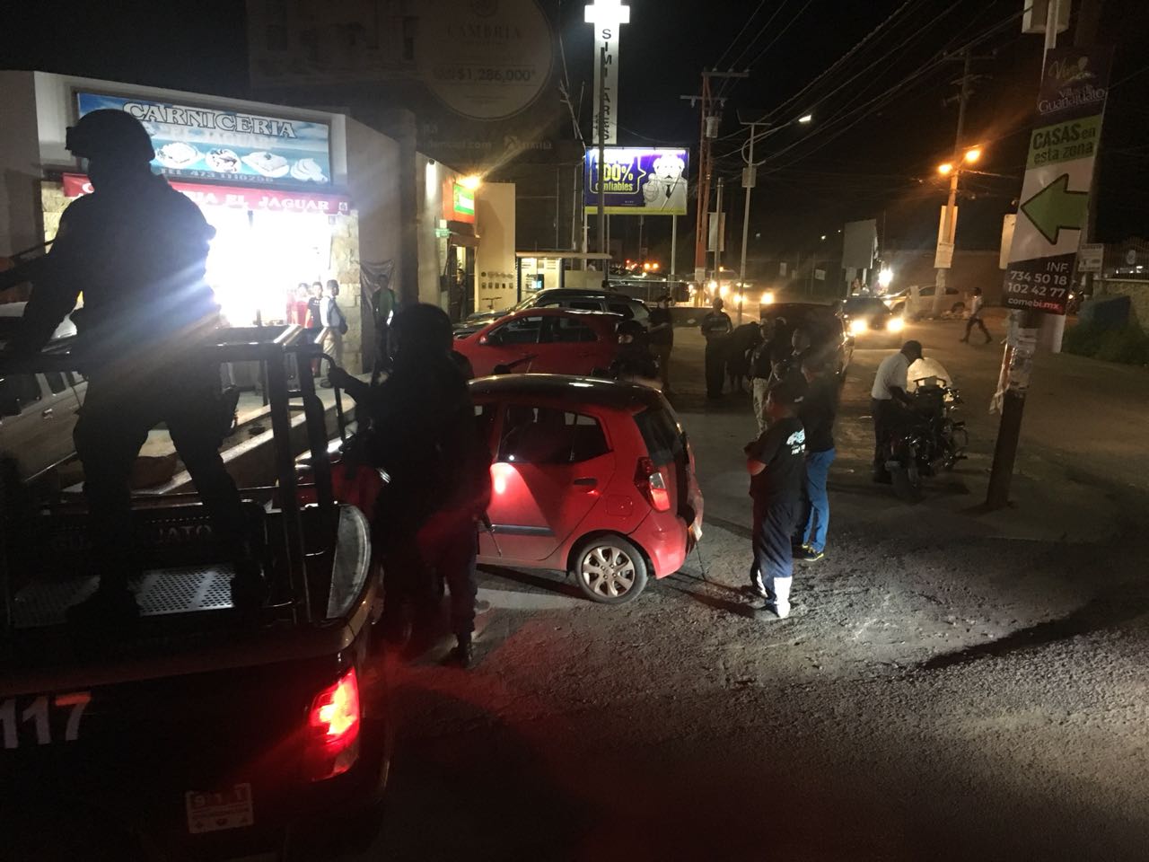En operativo hombres disparan un arma de fuego y lesionan a civil